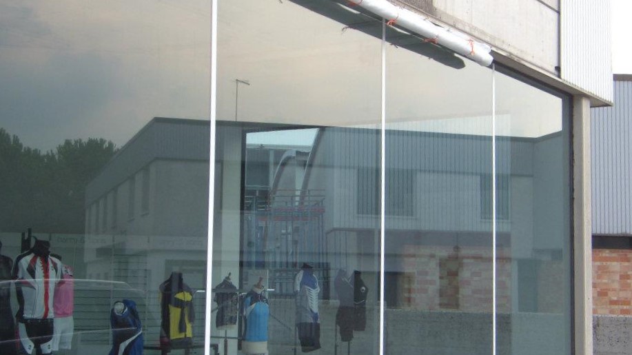 pellicola-antisolare-per-vetri-abbigliamento-treviso